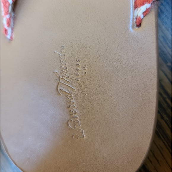 Universal Thread Red Sandals Size 9.5 New - Picture 6 of 7